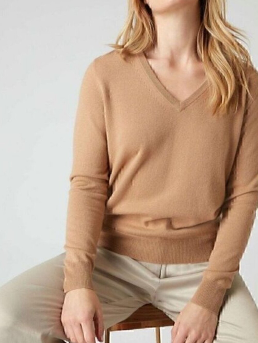 Banana Republic camel color extra fine Merino wool lightweight v-neck sweater